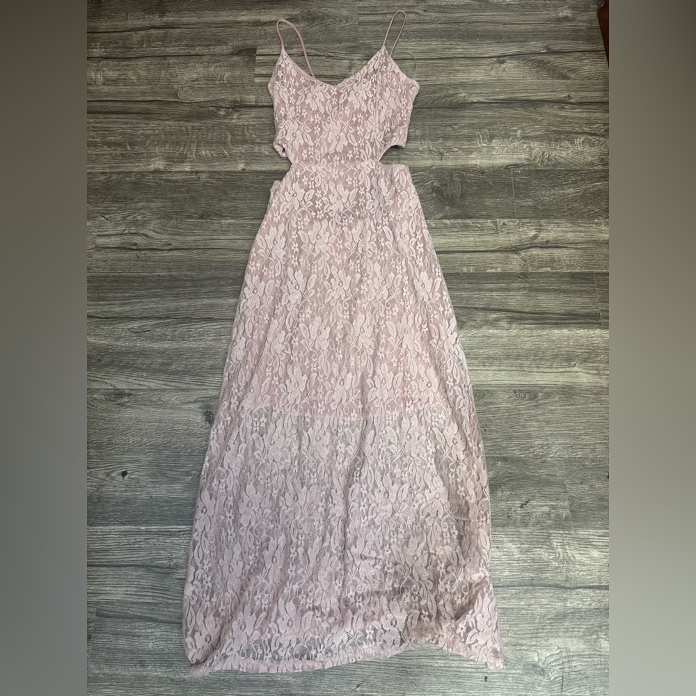 Chic Lace Maxi Dress in Light Pink